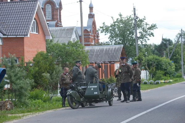 Military retro motorcycle on the road, the 3rd international meeting of "Motors of war" near the city Chernogolovka, Moscow region — Stock Photo, Image