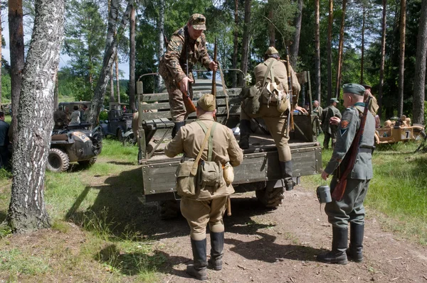 Parking the retro car GAS in the woods, 3rd international meeting "Motors of war" near the city Chernogolovka, Moscow region — 스톡 사진