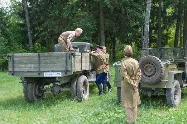 Parking the retro car GAS in the woods, 3rd international meeting "Motors of war" near the city Chernogolovka — 图库照片