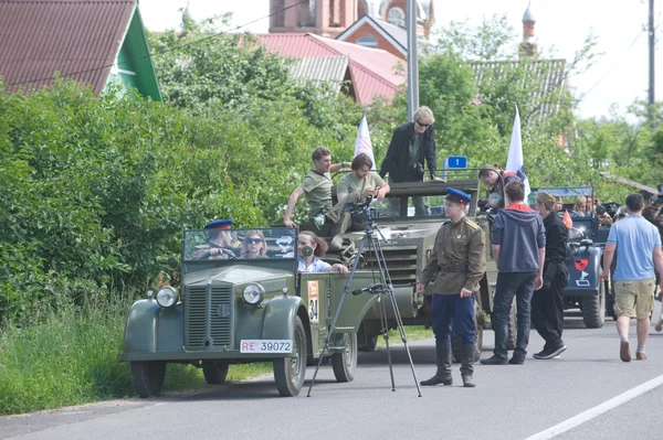 Militära retro bilar på vägen, den 3: e internationella mötet "Motorer av kriger" nära staden Chernogolovka, Moscow region — Stockfoto