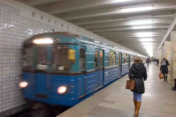 Stanice metra stanice moskevského "Poležajevskaja", interiér — Stock fotografie