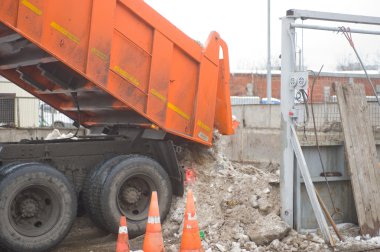 Kar negotable kar erime noktası, Moskova üzerinde kamyon vücuttan deşarj