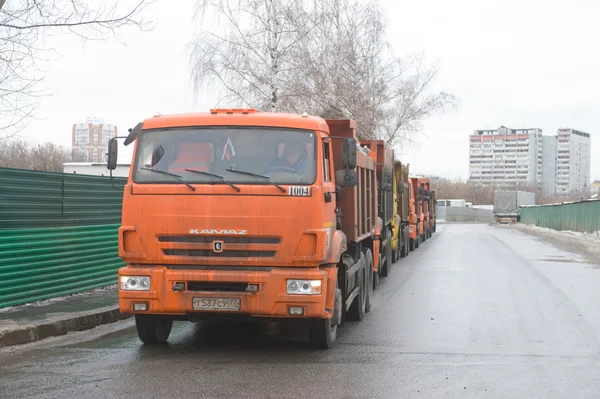 All of the trucks on Vyasa in snow melting point, Moscow — Stock Photo, Image