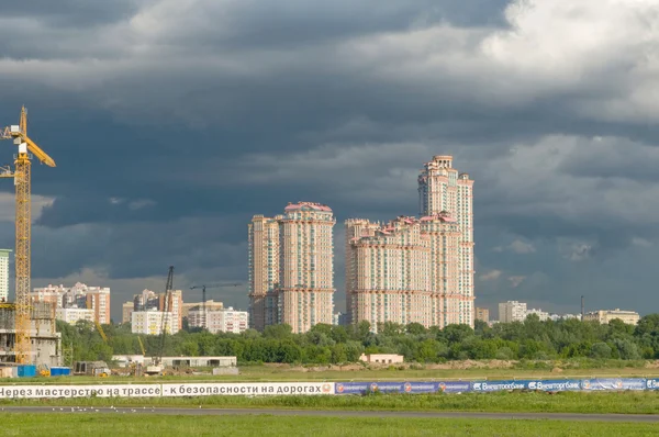 Aeródromo de Tushino, vistas al complejo residencial Scarlet sails — Foto de Stock