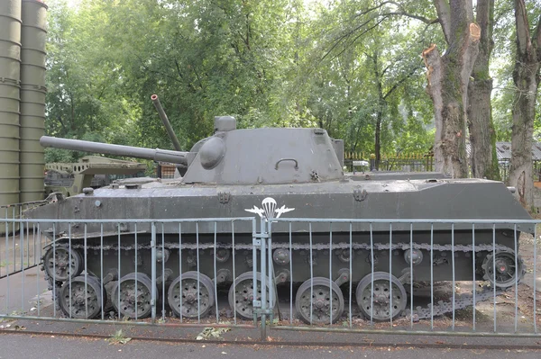 120 mm självgående artilleri gun 2s9 "Nona-s" i centrala Museum av krigsmakten, sidovy — Stockfoto