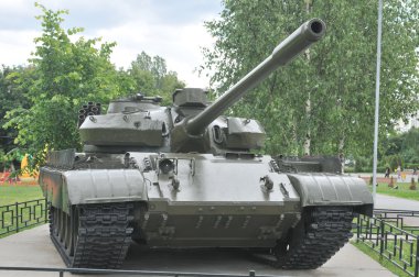 Sovyet tank T-55 Khimki, modernize Anıtı Meydanı yara Mary, önden görünüm