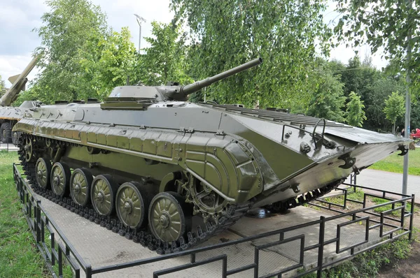 Monumento à infantaria soviética veículo de combate BMP-1 em Khimki, Scar Mary quadrado — Fotografia de Stock