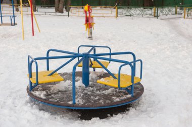 Moskova. Çocukların atlıkarınca, kış bahçesinde Bahçesi.