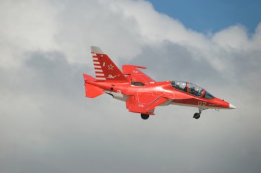 Uluslararası Havacılık ve uzay salon Maks-2013. Yeni Rus kırmızı Muharebe Eğitim uçaklarının Yak-130 uçuş