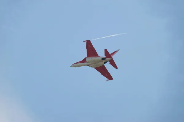 International aviation and space salon MAKS-2013, a demonstration flight combat training aircraft Yak-130 — Stock Photo, Image