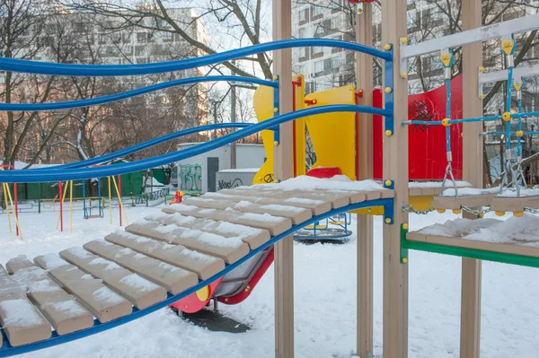 Um novo parque infantil, inverno — Fotografia de Stock