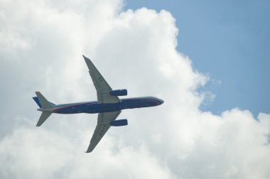 Uluslararası havacılık ve uzay salonu Maks-2013, yeni Rus uçağı Tupolev Tu-204on uçuş 