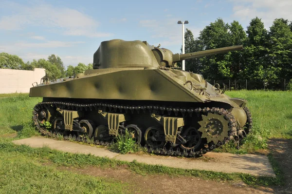 Char américain "Sherman" tank Snegeri dans les Seins, vue de face — Photo