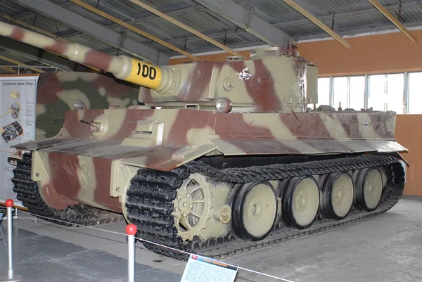 German heavy tank Panzer-VI Ausf. E Tiger in the Museum of armored vehicles, Kubinka, Moscow region, RUSSIA — Stock Photo, Image