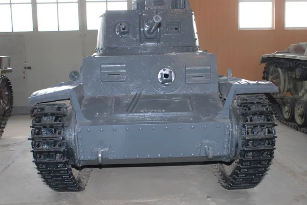 Tsjechoslowaakse tank Lt-38 "Prague" Pz.Kpfw.38(t) in de Duitse schilderkunst in het Museum van gepantserde voertuigen, Koebinka in de buurt van Moskou, vooraanzicht, Moscow region, Rusland — Stockfoto