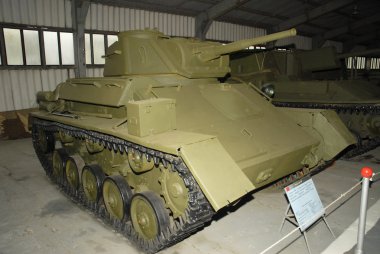 Zırhlı araçlar, Kubinka, Moscow region, Rusya Müzesi'nde Sovyet hafif tank T-80