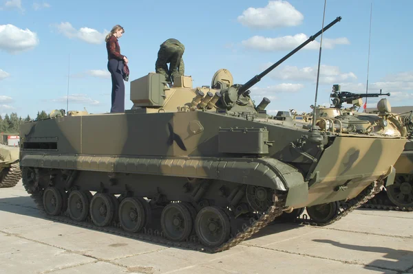 Российская боевая разведывательная машина БРМ-3К "Рысь" (объект 501) на полигоне возле Музея бронетехники, Кубинка — стоковое фото