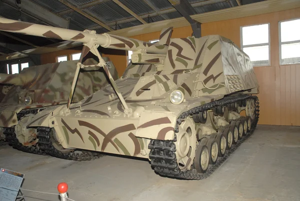 Pistola autopropulsora alemã velha "Nashorn" (Rhinoceros) no Museu de veículos blindados, Kubinka, MOSCOW REGION, RUSSIA — Fotografia de Stock