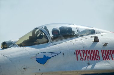 Rus uçağı Sukhoi Su-27 akrobasi takımı 
