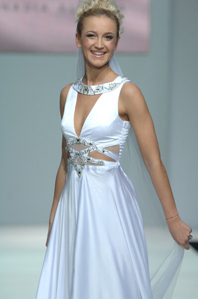 Неделя моды в Москве. Российская телеведущая Ольга Бузова на показе модного дизайнера Славины
