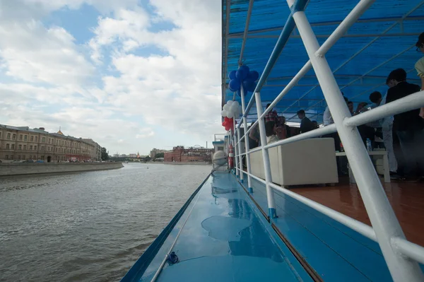 The view from the pleasure boat on the Moscow river — Stockfoto