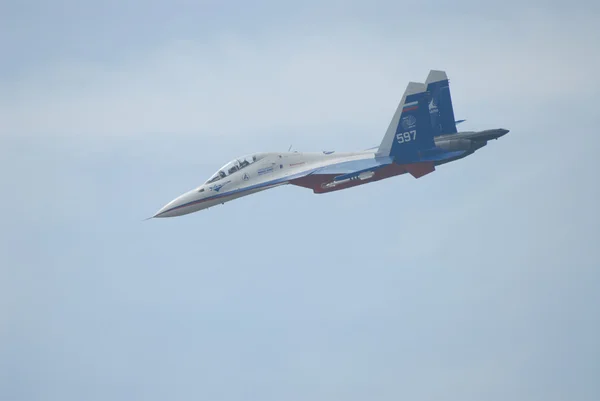 Russian aircraft fighter Su-27 in flight at MAKS-2007 — Stok fotoğraf