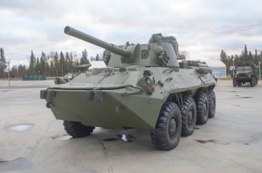 Rus 120-mm kundağı Topçu Taburu 2s23 silah 
