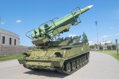 Sovyet uçaksavar füze sistemi Ordu Hava Savunma küp-M1 (Nato sınıflandırma Sa-6 Gainfu tarafından) silah Müzesi, açık açılı görünüş