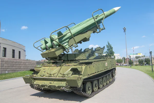 Sovyet uçaksavar füze sistemi Ordu Hava Savunma küp-M1 (Nato sınıflandırma Sa-6 Gainfu tarafından) silah Müzesi, açık açılı görünüş