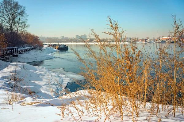 Angara floden på Irkutsk city på vintern — Stockfoto