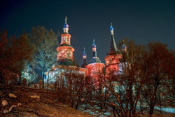 Ortodoks Holy Cross (Kresto-Vozdvigenskiy) kilise gece manzarası. Irkutsk, Sibirya, Rusya Federasyonu — Stok fotoğraf