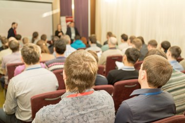Konferans Salonu, dikiz insanlara
