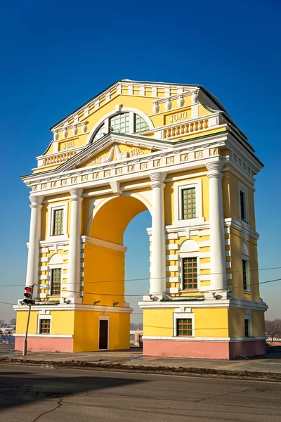 Moscow Triumphal Gate - triumphal arch in the city of Irkutsk, Siberia, Russia — Stock Photo, Image