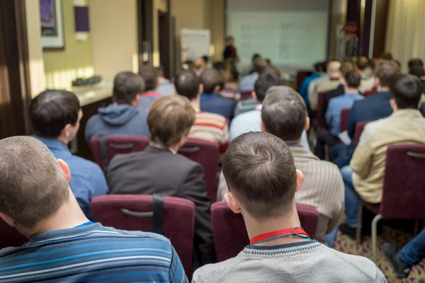 Conferencia de Negocios y Presentación. Audiencia en la sala de conferencias. — Foto de Stock