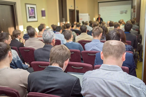 Människor på konferensen. Bakifrån. Horisontell bild — Stockfoto