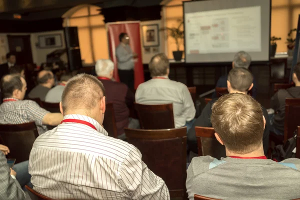 A konferencia Hall az emberek. nézet hátulról — Stock Fotó