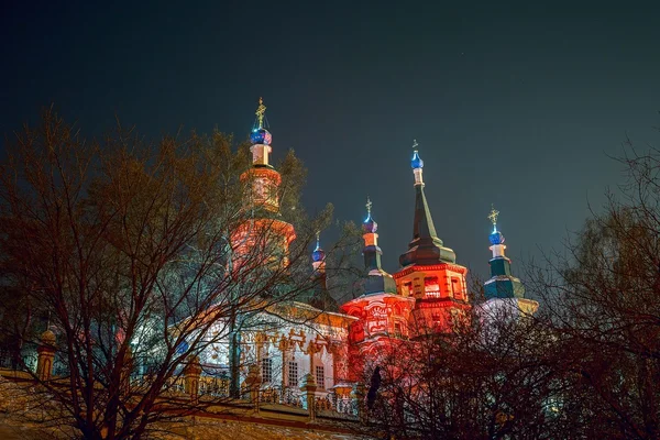 Ortodoks Holy Cross (Kresto-Vozdvigenskiy) kilise gece manzarası. Irkutsk, Sibirya, Rusya Federasyonu — Stok fotoğraf