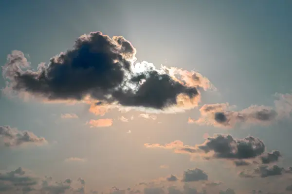 Cielo con nuvole e sole — Foto Stock