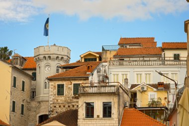 Sahat Kula (Saat Kulesi) üzerinde Meydanı, Nikola Dzhurkovicha Herceg Novi, Karadağ Old Town üzerinde kule