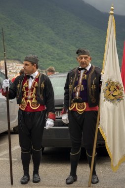 Perast, Karadağ - 15 Mayıs 2016: Kokot (horoz) kutlama çekim. 1654 yılında Türkçe-Perast kurtuluş kutluyor. Bir şehir sokak tiyatro performans. Geçit töreni.