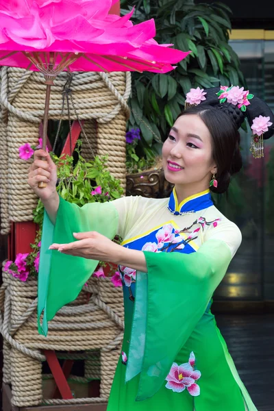 Kínai lány virág parasol — Stock Fotó