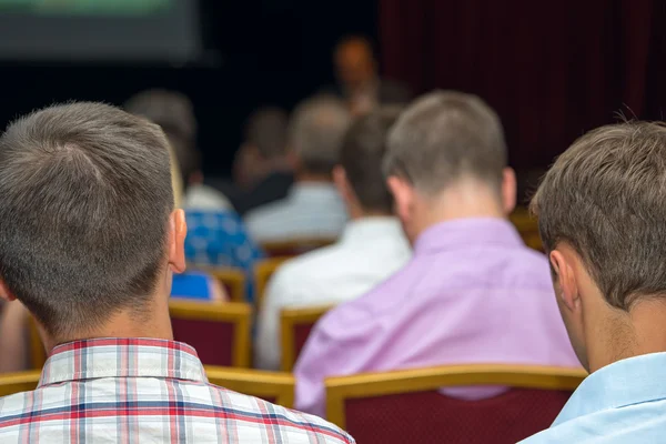 Close up rear view of a businessmen listening attentively to the speaker at the conference — Stock Photo, Image