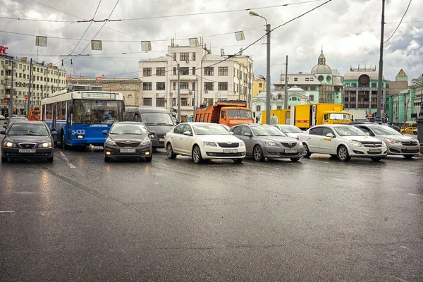 Moscow, Russia - June 11, 2016: cars on the street near the Belorussky Railway Station. With a lot of copy space in the bottom. — Stock Photo, Image