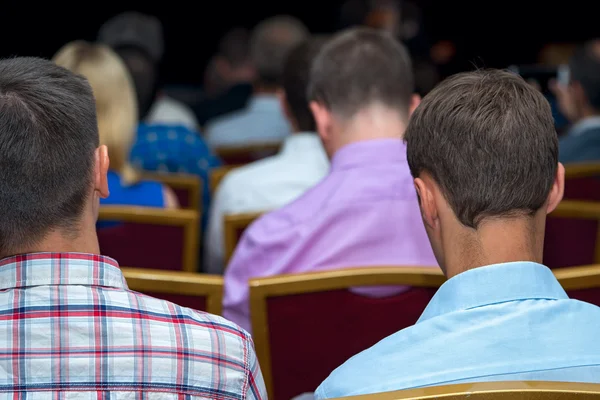 Close up rear view of a businessmen listening attentively to the speaker at the conference — Stock Photo, Image