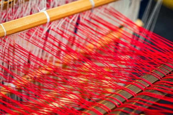 dokuma tezgâhı ve çözgü üzerinde Servisi.