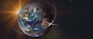 Kıtalararası uçuş. Uçak Dünya 'nın etrafında uçuyor. Arkaplanda kopyalama alanı olan yıldız boşluğu. Uçuş rotası ve güneş ışığı. Bu görüntünün elementleri NASA tarafından desteklenmektedir.