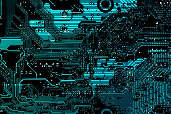 Bilgisayar anakartlarının gölgelerinin koyu arkaplanı şirketin bilişim sitesinin tasarımı için örtüşüyor. Devre kartı. Elektronik bilgisayar donanım teknolojisi.