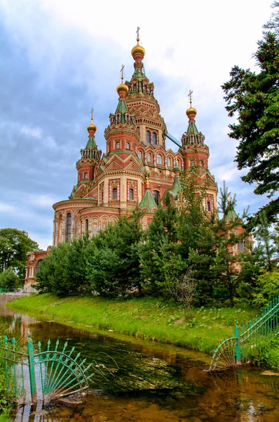 Sts Peter and Paul cathedral, Petergof, St Petersburg, Russia — Stock Photo, Image