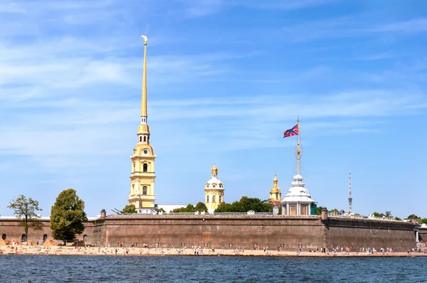 Pláž u Petra a Pavla pevnosti, st petersburg, Rusko — Stock fotografie