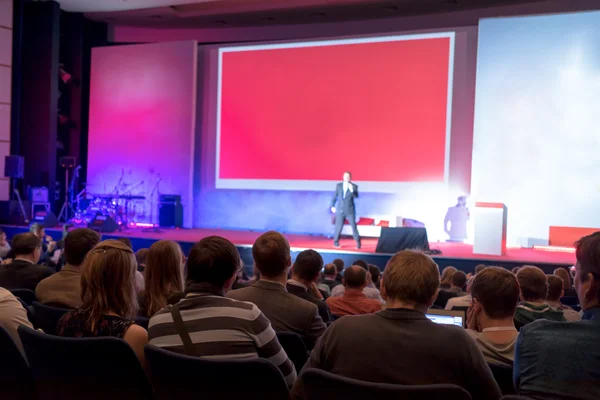 Personer som sitter bak på konferensen business — Stockfoto